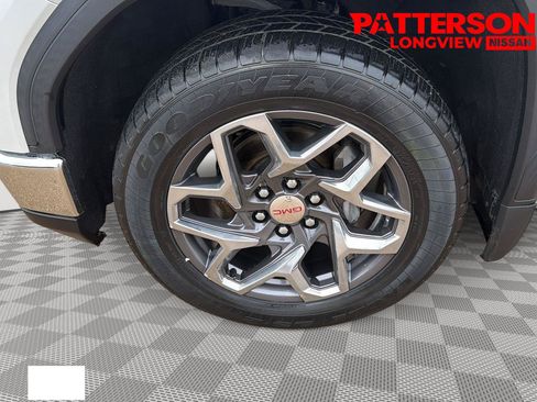 Used 2022 GMC Sierra 1500 SLT AWD/4WD image 24
