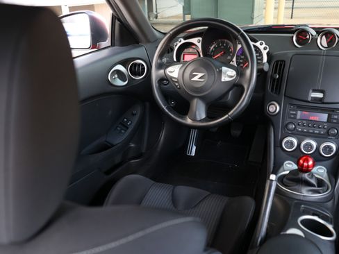 Used 2020 Nissan 370Z Coupe image 17