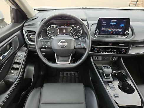 Used 2025 Nissan Rogue SV w/ SV Premium Package FWD image 8
