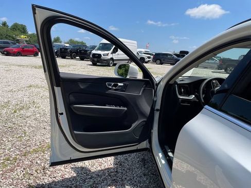 Used 2023 Volvo XC60 B5 Core AWD/4WD image 25