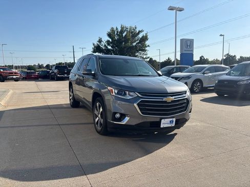 Used 2018 Chevrolet Traverse LT AWD/4WD image 3