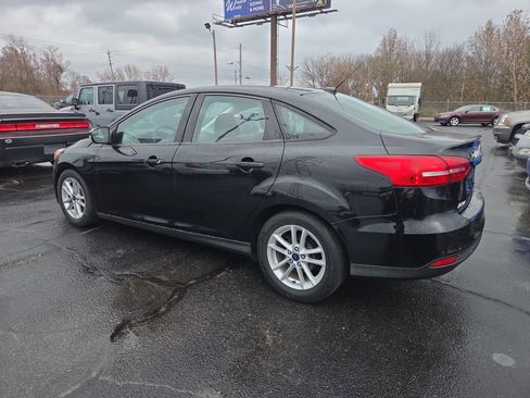 Used 2017 Ford Focus SE image 3