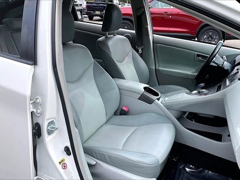 Used 2013 Toyota Prius Four image 8