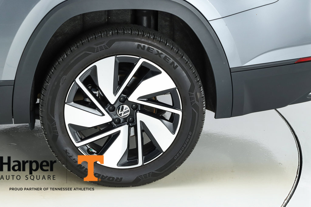 New 2025 Volkswagen Atlas SE w/ Panoramic Sunroof Package FWD image 6