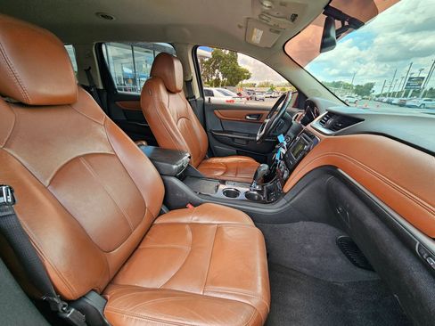 Used 2017 Chevrolet Traverse LT FWD image 9