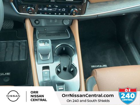 Used 2025 Nissan Rogue Platinum w/ Tech Package image 25