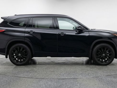 Used 2025 Toyota Highlander XSE image 11