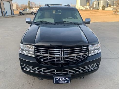 Used 2009 Lincoln Navigator 4WD image 2