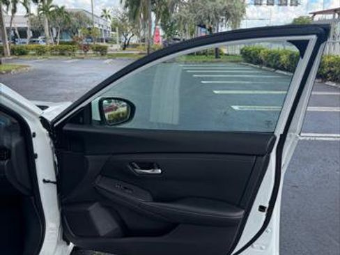 Used 2024 Nissan Sentra SV FWD image 17