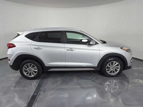 Used 2017 Hyundai Tucson SE Plus AWD/4WD image 4