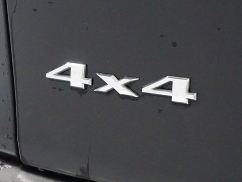 Used 2017 Jeep Cherokee Latitude w/ Cold Weather Group image 17