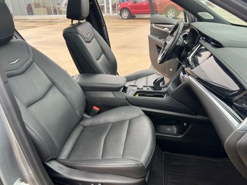 Used 2025 Cadillac XT6 Premium Luxury image 16
