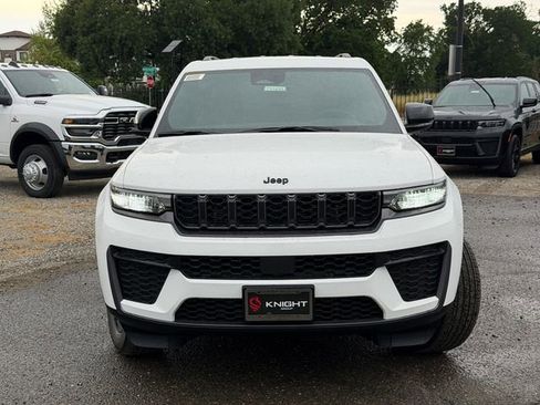 New 2026 Jeep Grand Cherokee Altitude AWD/4WD image 3