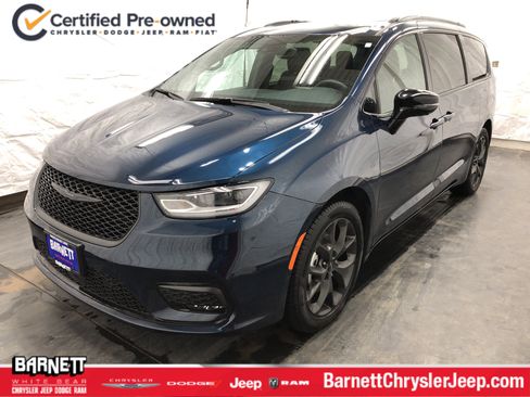 Certified 2024 Chrysler Pacifica Limited w/ S Appearance Package image 1