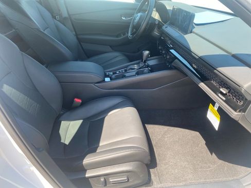 Used 2025 Honda Accord Sport image 32