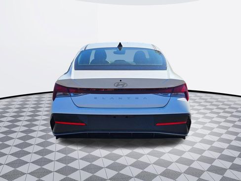 Certified 2024 Hyundai Elantra SEL FWD image 5