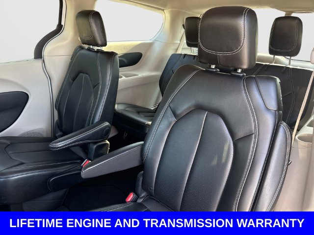 Used 2024 Chrysler Pacifica Touring-L FWD image 15