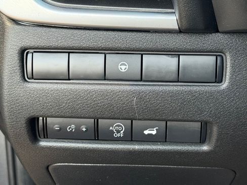 Certified 2025 Nissan Rogue SV FWD image 17