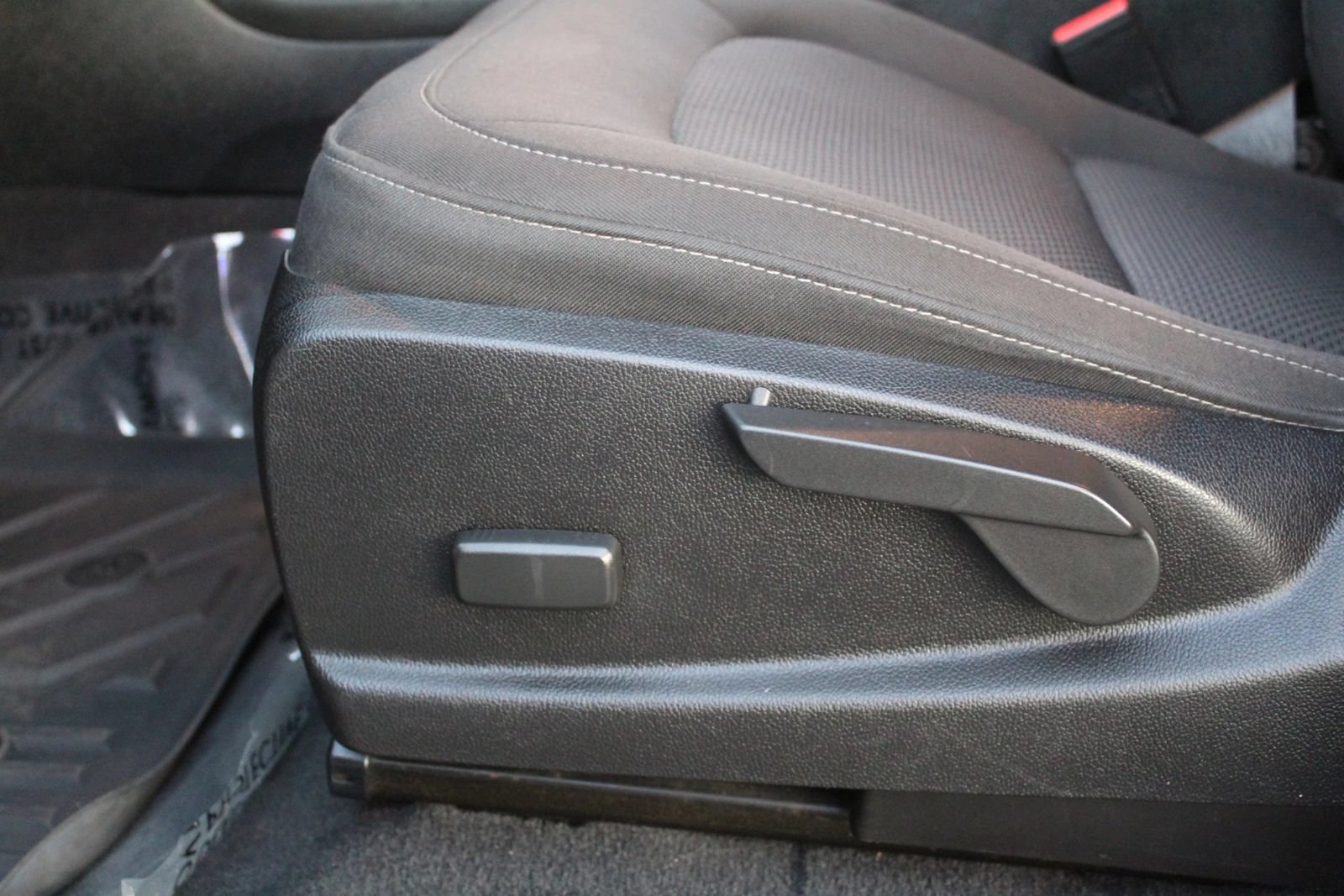 Used 2020 Chevrolet Colorado LT RWD image 26
