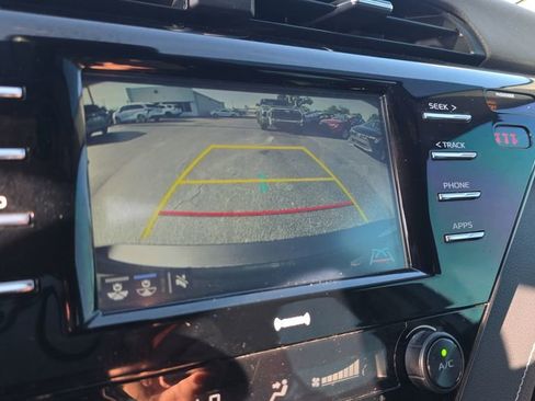 Used 2020 Toyota Camry SE w/ Convenience Package FWD image 16