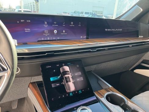 Used 2025 Cadillac Escalade Sport Platinum w/ LPO, ONYX Package image 20