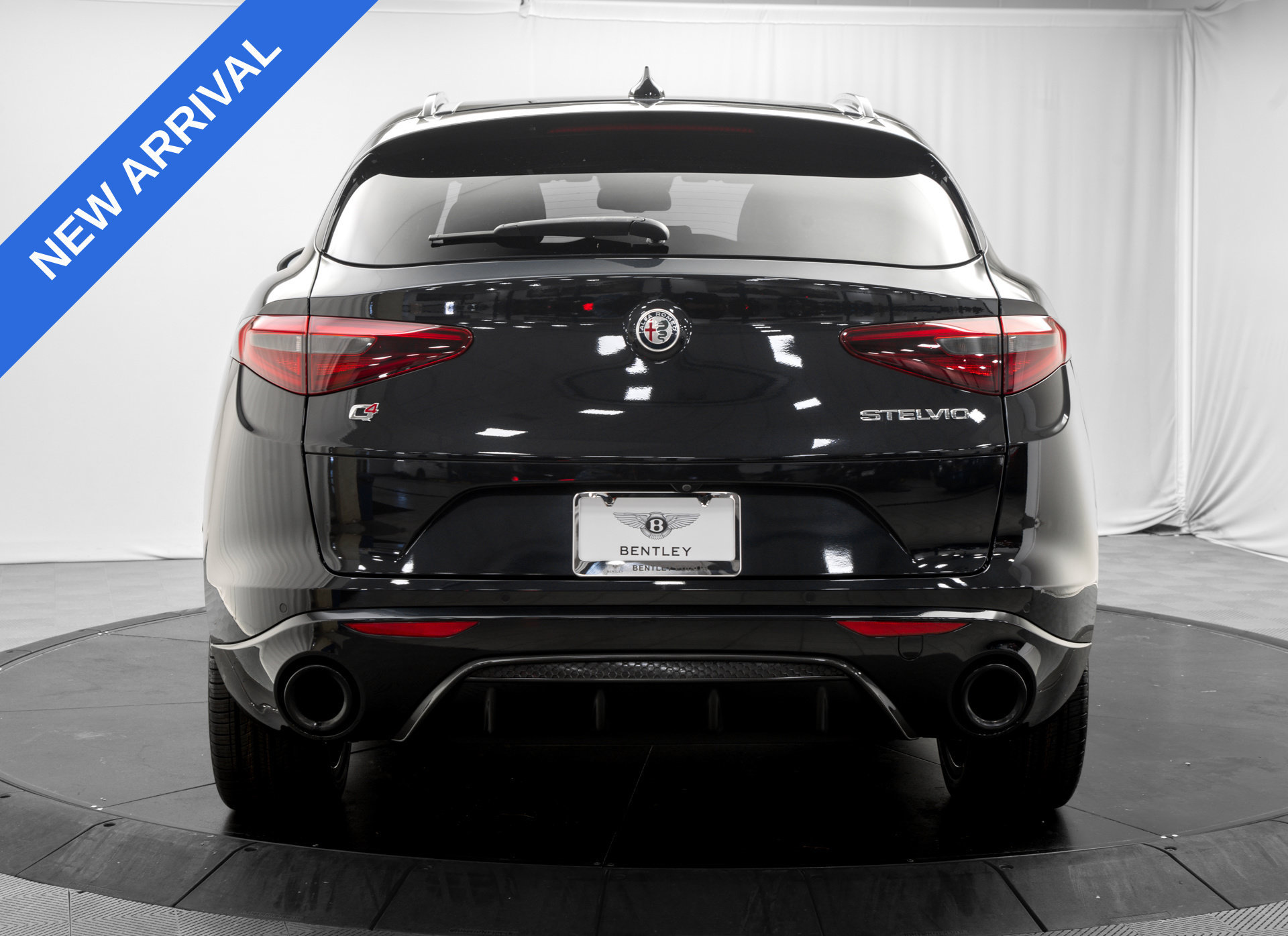 Used 2023 Alfa Romeo Stelvio Veloce AWD/4WD image 6