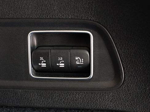 Used 2021 Mercedes-Benz GLS 450 4MATIC image 40
