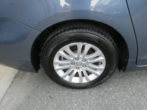 Used 2015 Toyota Sienna XLE FWD image 38