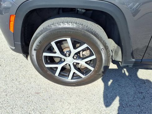 Used 2024 Jeep Grand Cherokee L Limited AWD/4WD image 9