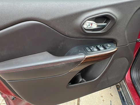 Used 2014 Jeep Cherokee Trailhawk w/ Technology Group image 14