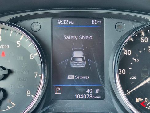 Used 2018 Nissan Rogue SV AWD/4WD image 16
