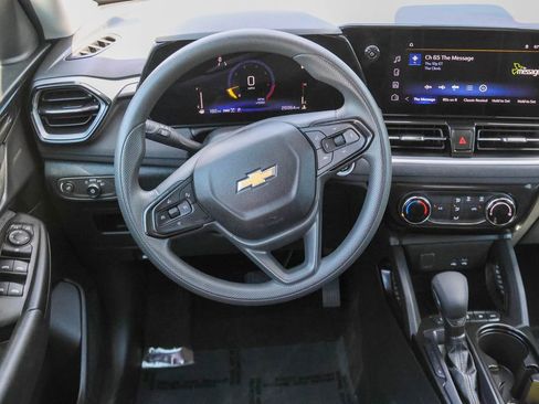 Used 2025 Chevrolet TrailBlazer LT AWD/4WD image 4