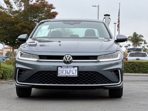 Used 2026 Volkswagen Jetta SE FWD image 9