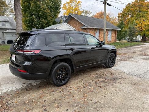 Certified 2024 Jeep Grand Cherokee L Laredo image 4