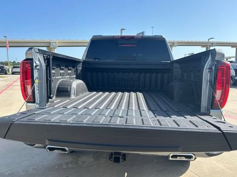 Used 2025 GMC Sierra 1500 AT4 w/ Technology Package AWD/4WD image 13