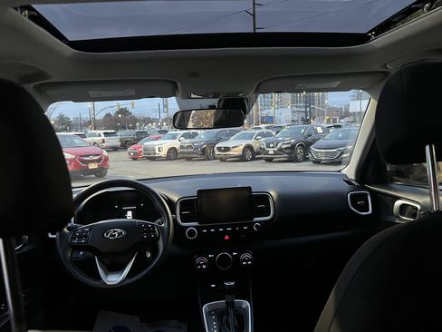 Certified 2023 Hyundai Venue SEL image 16