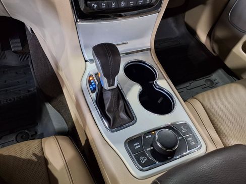 Used 2020 Jeep Grand Cherokee Summit AWD/4WD image 12