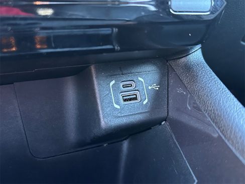 Used 2024 Jeep Compass Latitude image 27