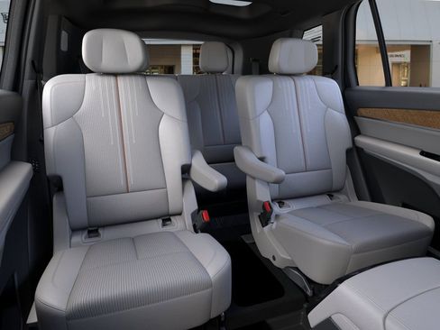 New 2026 Cadillac Vistiq Premium Luxury w/ LPO, Floor Liner Package AWD/4WD image 17