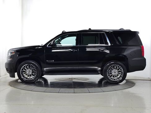 Used 2019 Chevrolet Tahoe LT w/ Luxury Package AWD/4WD image 2