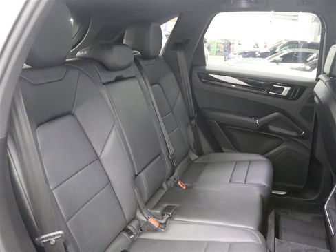Used 2020 Porsche Cayenne AWD/4WD image 34
