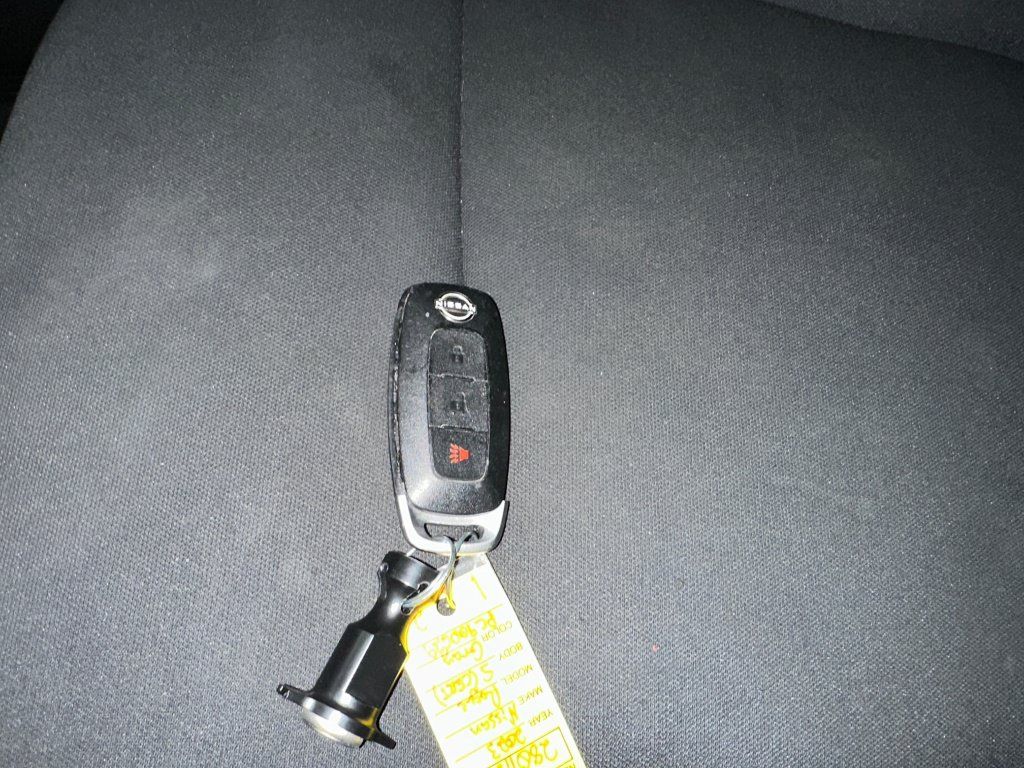Used 2023 Nissan Rogue S FWD image 4