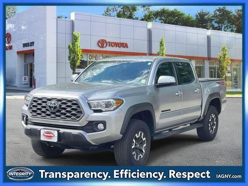Used 2023 Toyota Tacoma TRD Off-Road w/ Black Out Package (TMS) AWD/4WD image 4