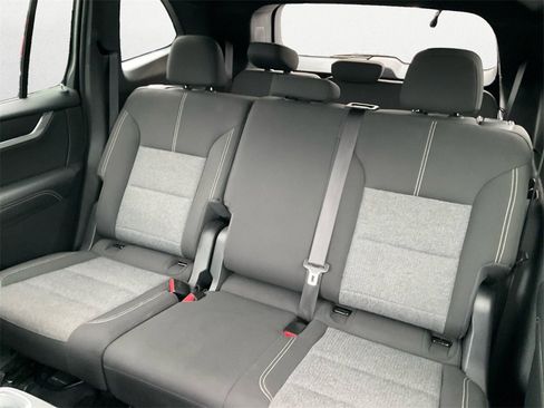 Used 2025 GMC Acadia Elevation image 9