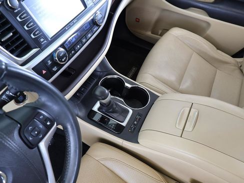 Used 2016 Toyota Highlander Limited FWD image 43