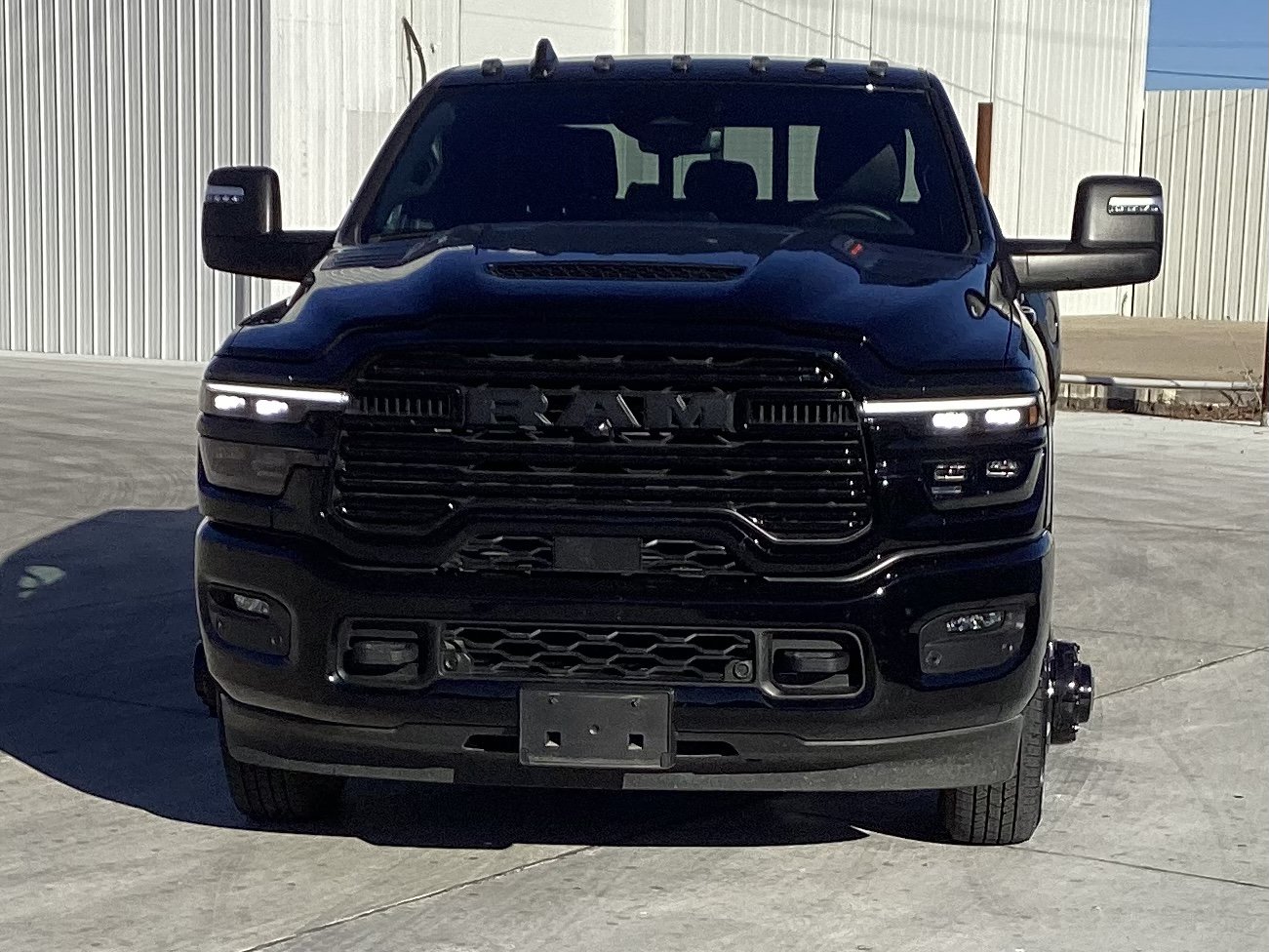Used 2025 RAM 3500 Laramie AWD/4WD image 3