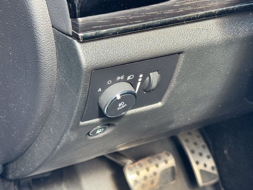 Used 2021 Jeep Grand Cherokee Overland AWD/4WD image 22