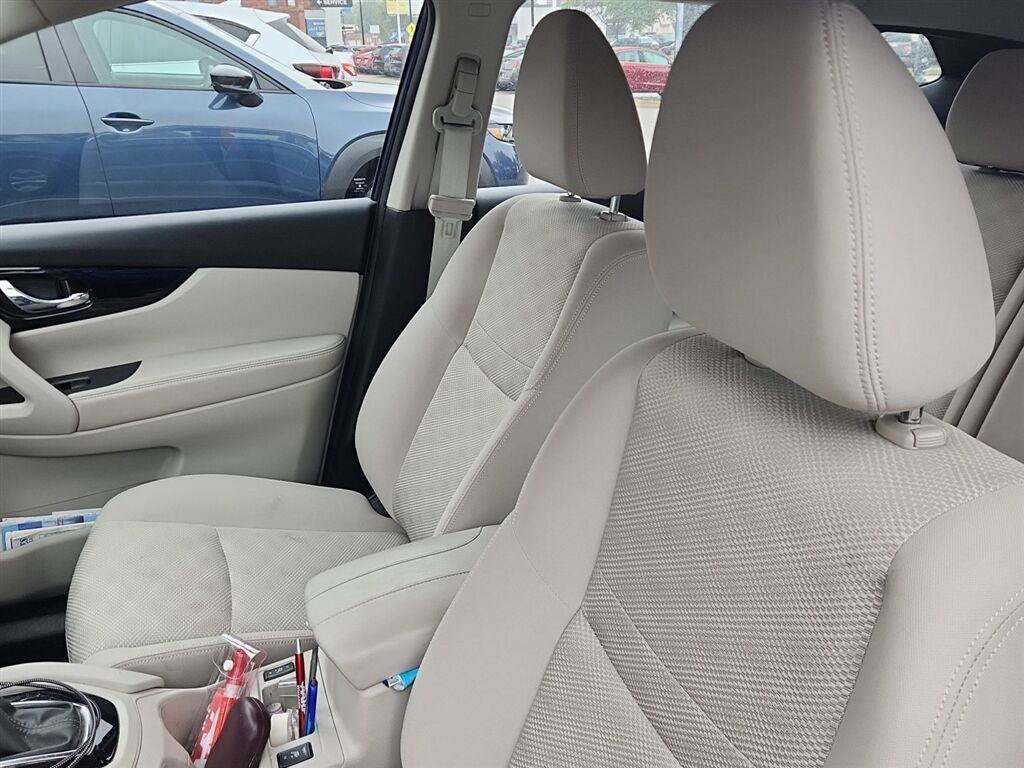 Used 2020 Nissan Rogue Sport SV w/ All-Weather Package AWD/4WD image 14