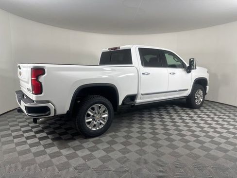 Used 2025 Chevrolet Silverado 2500 High Country w/ High Country Premium Package AWD/4WD image 4