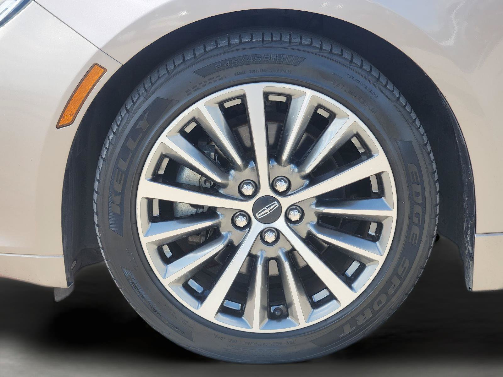 Used 2020 Lincoln MKZ w/ Convenience Package FWD image 10
